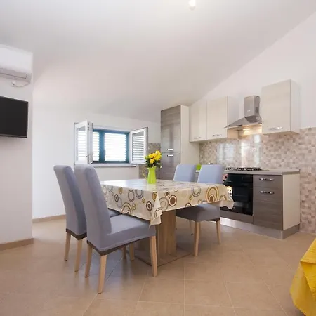 Grebastica 11572c Apartmán