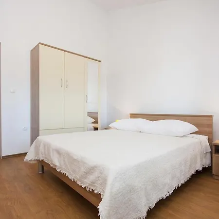 Grebastica 11572c Apartmán